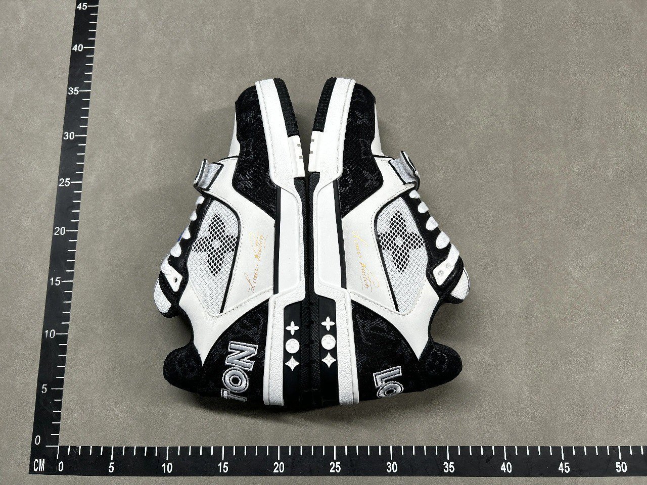 Louis Vuitton Trainer Sneaker -2
