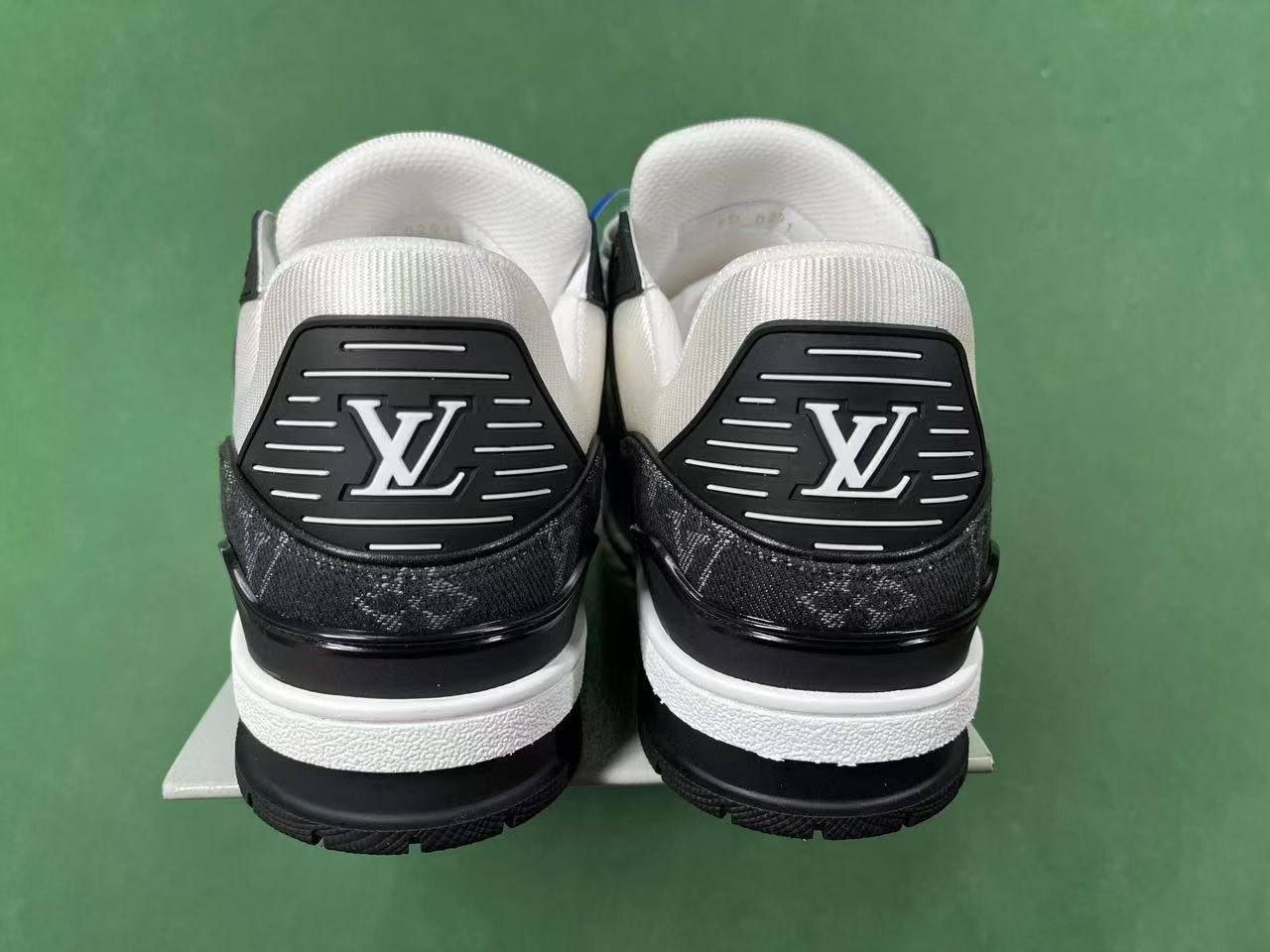  Louis Vuitton Trainer Sneakers -4