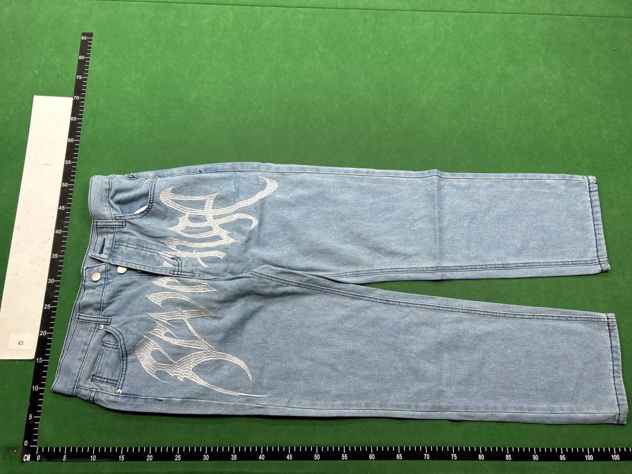 Stylish and versatile jeans 004 -1