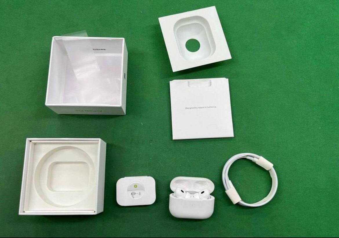 Apple AirPods Pro Wireless Earphones -2